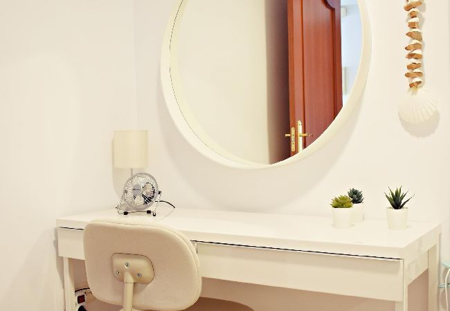 Apartamento en Torremolinos - Amplio apto vacacional a pie de playa en Torremolinos  Apartamento en Torremolinos - Amplio apto vacacional a pie de playa en Torremolinos