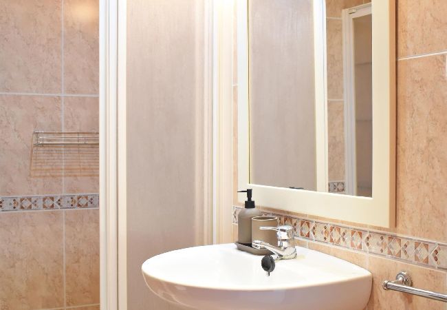 Apartamento en Torremolinos - Amplio apto vacacional a pie de playa en Torremolinos  Apartamento en Torremolinos - Amplio apto vacacional a pie de playa en Torremolinos