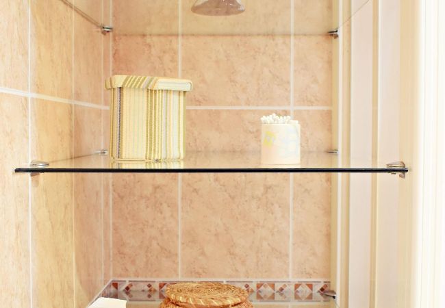 Apartamento en Torremolinos - Amplio apto vacacional a pie de playa en Torremolinos  Apartamento en Torremolinos - Amplio apto vacacional a pie de playa en Torremolinos