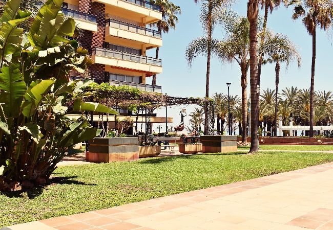 Apartamento en Torremolinos - Amplio apto vacacional a pie de playa en Torremolinos  Apartamento en Torremolinos - Amplio apto vacacional a pie de playa en Torremolinos