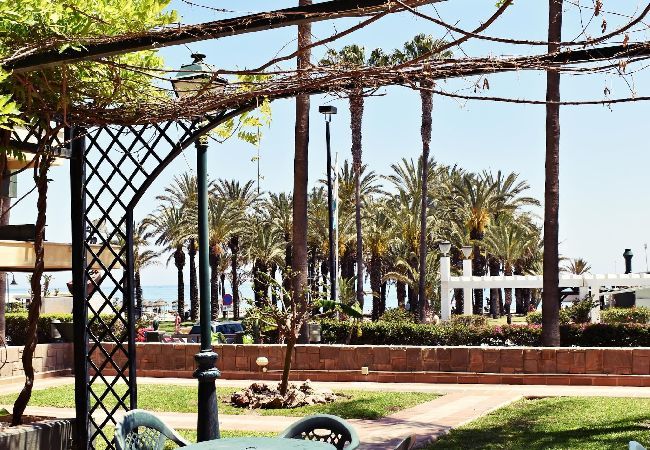 Apartamento en Torremolinos - Amplio apto vacacional a pie de playa en Torremolinos  Apartamento en Torremolinos - Amplio apto vacacional a pie de playa en Torremolinos