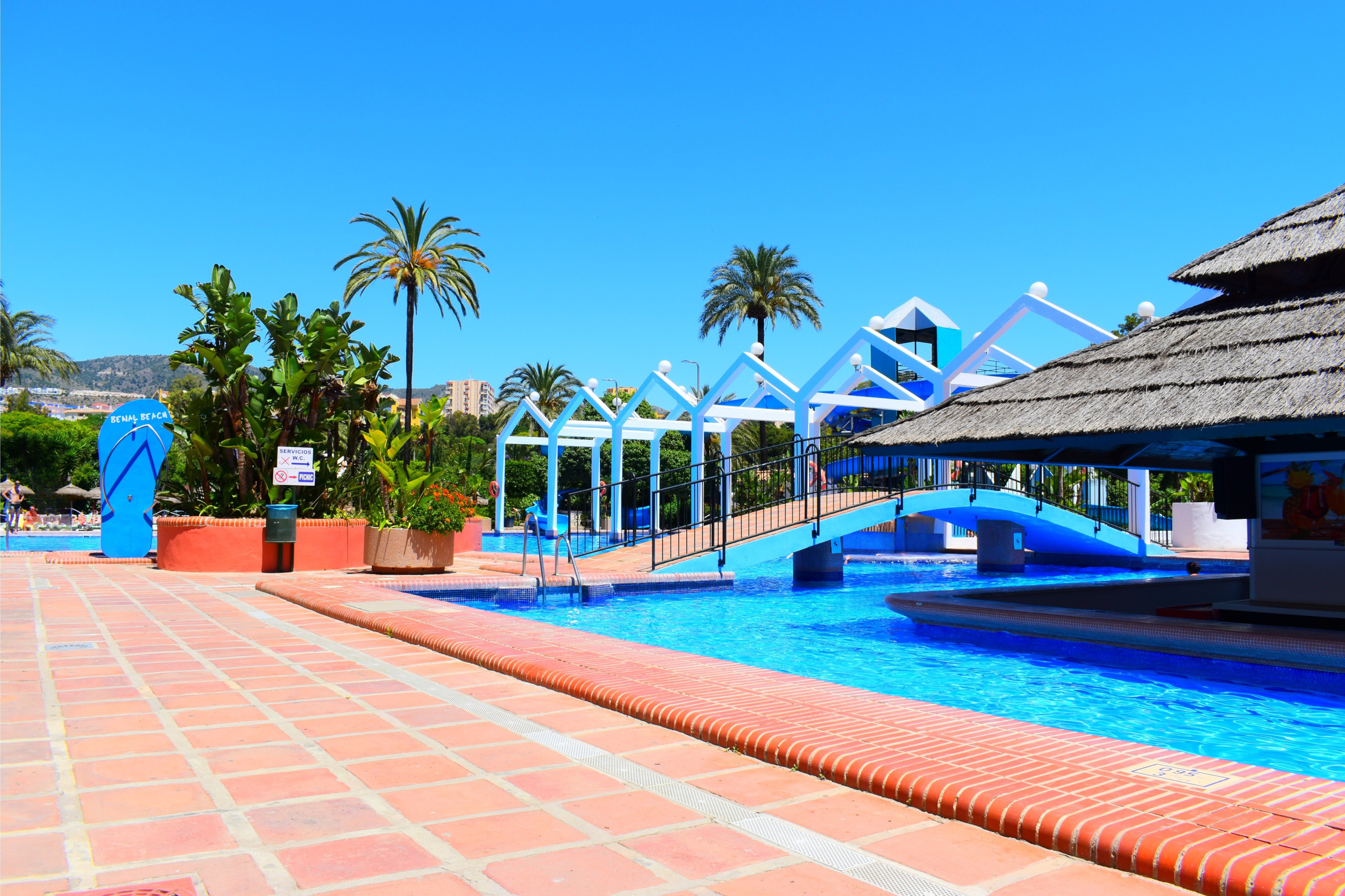Apartamento-un-dormitorio Benalbeach Resort Frente-al-mar Costa-del-Sol Jardines Cuatro-huéspedes