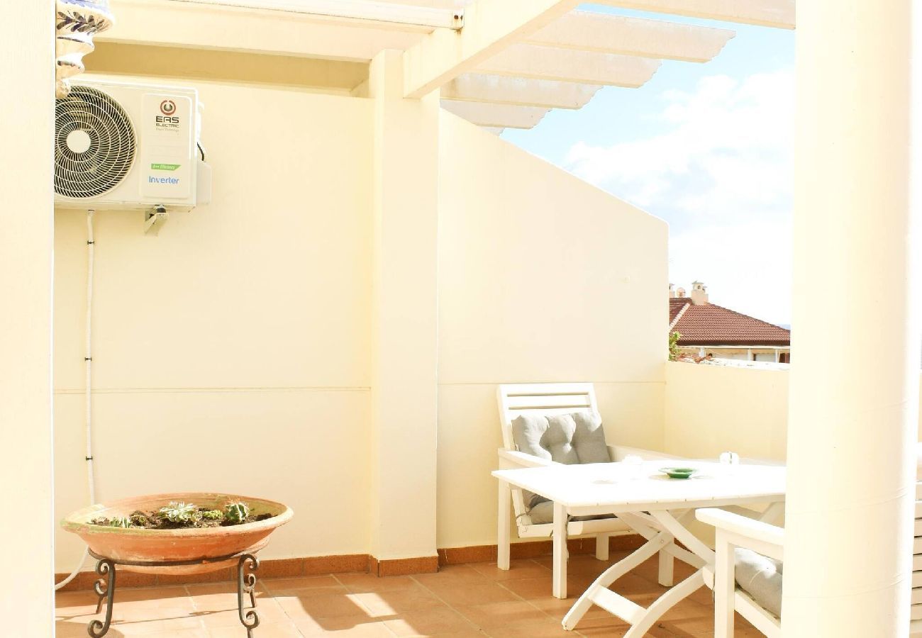 Apartamento en Rincón de la Victoria - Magnífico ático vacacional frente al mar en Rincón de la Victoria 