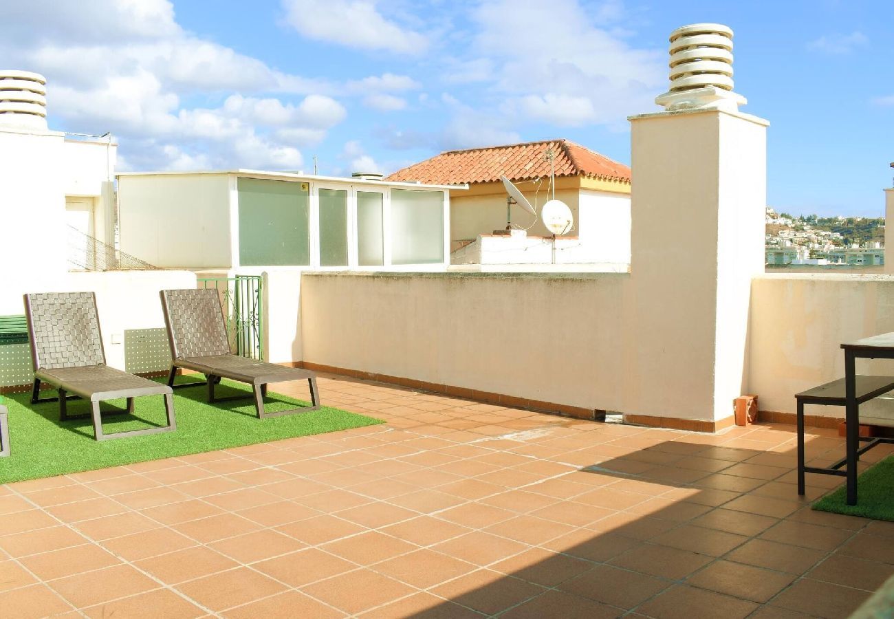 Apartamento en Rincón de la Victoria - Magnífico ático vacacional frente al mar en Rincón de la Victoria 