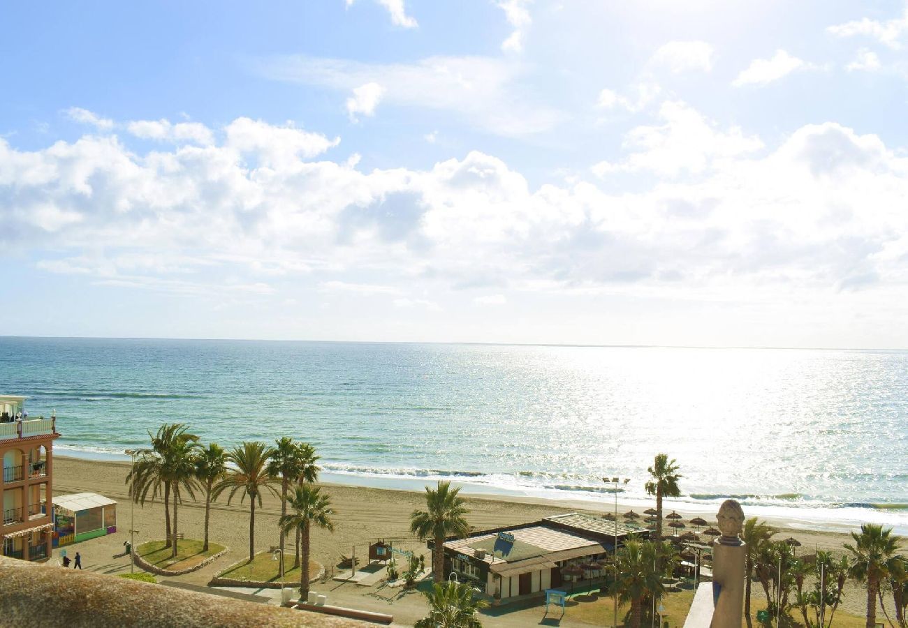 Apartamento en Rincón de la Victoria - Magnífico ático vacacional frente al mar en Rincón de la Victoria 