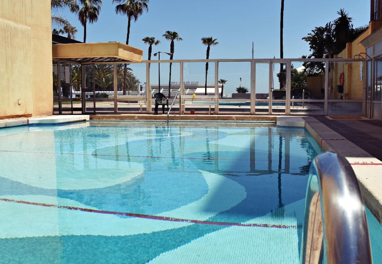 Apartamento Torremolinos Frente-al-mar Siete-Huéspedes Piscina Easy-Rent-Málaga