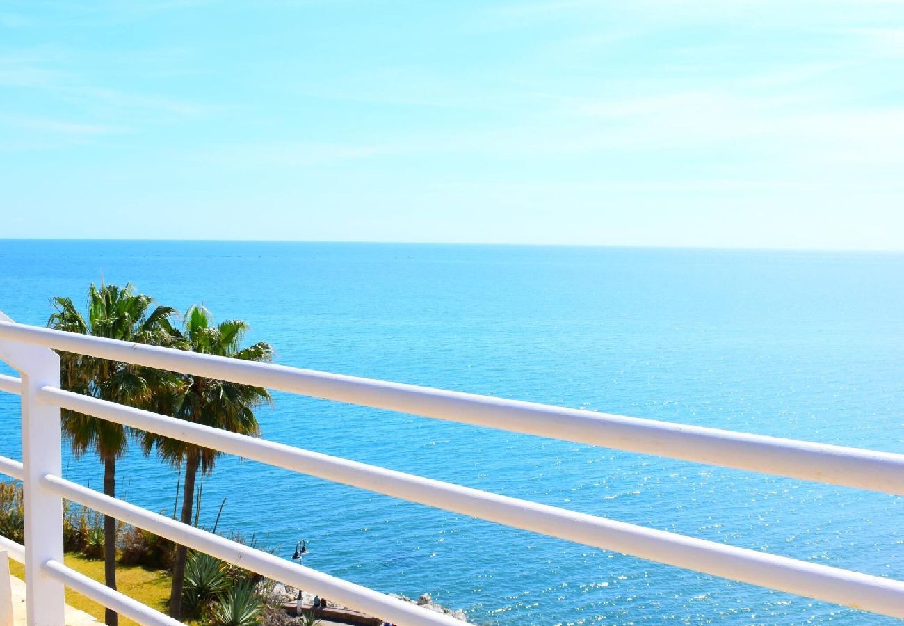 Estudio Torremolinos Frente-al-mar Cuatro-Huéspedes Piscina Easy-Rent-Málaga Playa-del-Bajondillo Playa-de-la-Carihuela