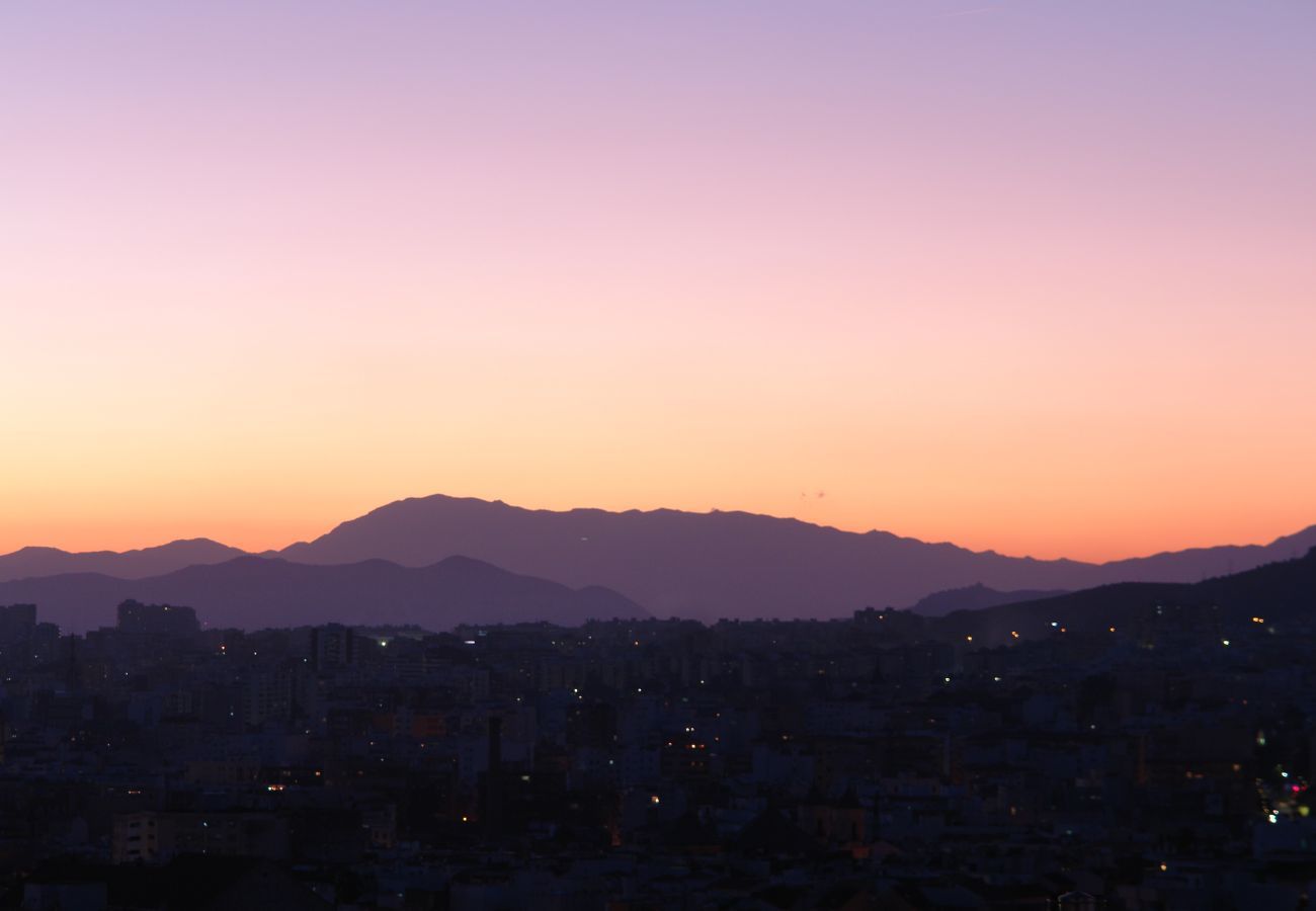 Apartamento en Málaga - Amplio apartamento vacacional con vistas espectaculares en el centro de Málaga