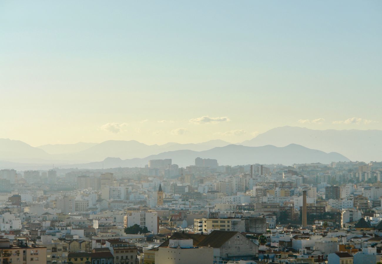 Apartamento en Málaga - Amplio apartamento vacacional con vistas espectaculares en el centro de Málaga