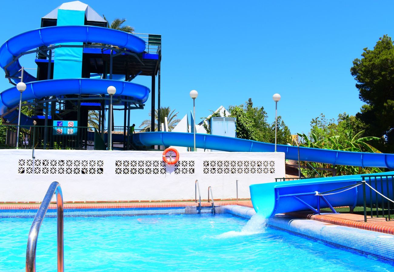 Apartamento-un-dormitorio Benalbeach Resort Frente-al-mar Costa-del-Sol Jardines Cuatro-huéspedes