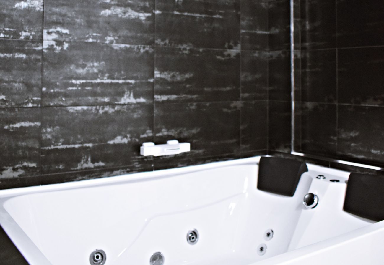 Apartamento en Benalmádena - Precioso apartamento de dos dormitorios con jacuzzi en Benalmádena