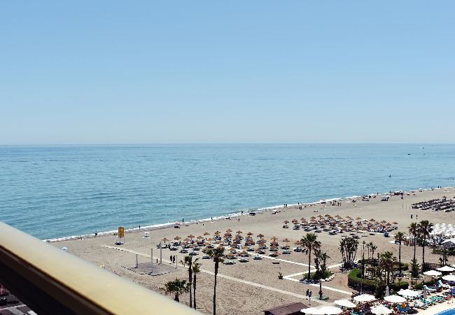 Apartment in Torremolinos - Spacious holiday beachfront flat in Torremolinos Apartment in Torremolinos - Spacious holiday beachfront flat in Torremolinos