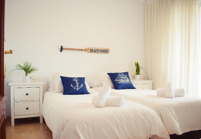 Apartment in Torremolinos - Spacious holiday beachfront flat in Torremolinos Apartment in Torremolinos - Spacious holiday beachfront flat in Torremolinos