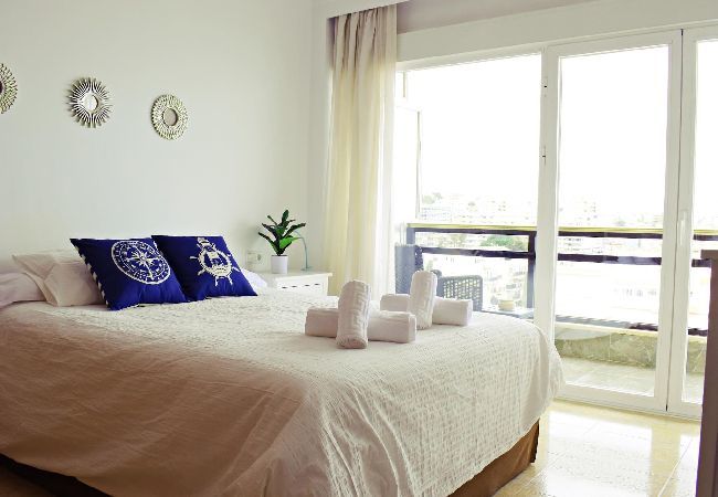 Apartment in Torremolinos - Spacious holiday beachfront flat in Torremolinos Apartment in Torremolinos - Spacious holiday beachfront flat in Torremolinos