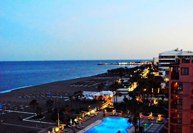 Apartment in Torremolinos - Spacious holiday beachfront flat in Torremolinos Apartment in Torremolinos - Spacious holiday beachfront flat in Torremolinos