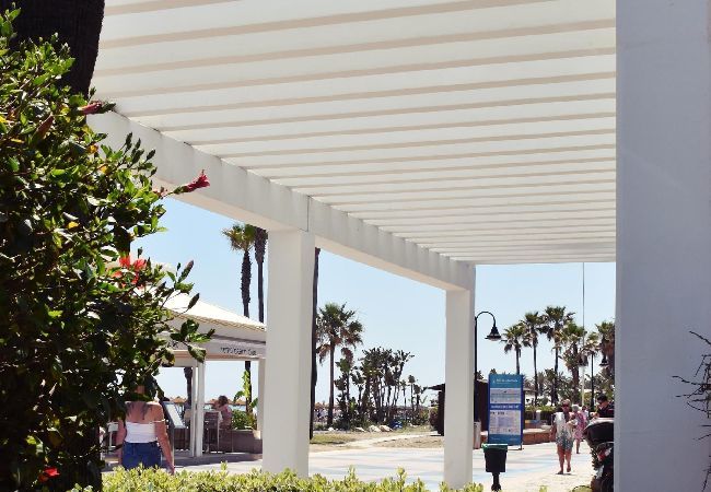 Apartment in Torremolinos - Spacious holiday beachfront flat in Torremolinos Apartment in Torremolinos - Spacious holiday beachfront flat in Torremolinos