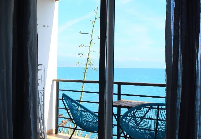 Studio in Torremolinos - Bright studio in front of the sea in Torremolinos Studio in Torremolinos - Bright studio in front of the sea in Torremolinos