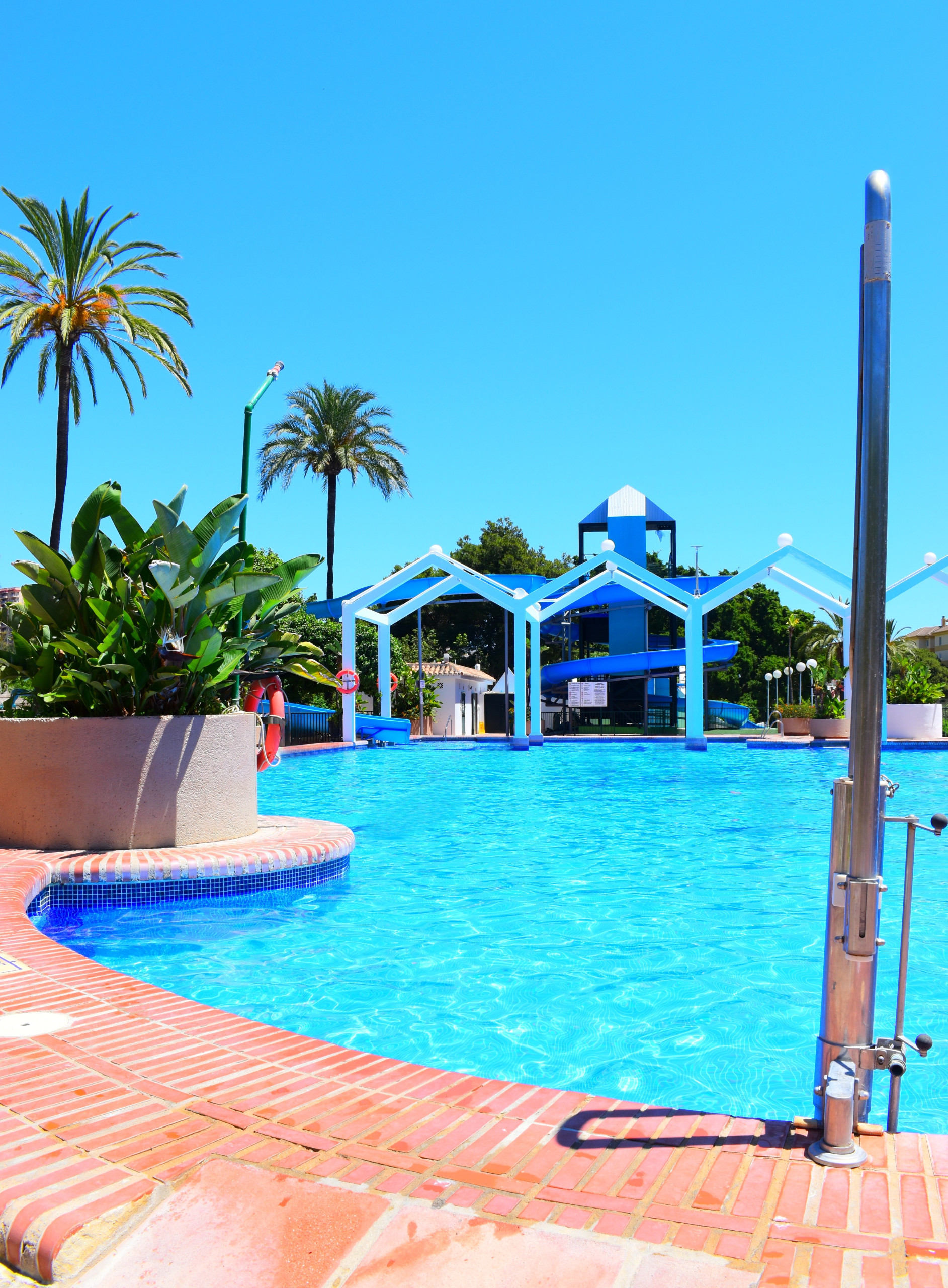 One-bedroom-flat Benalbeach Resort Sea-front Costa-del-Sol Gardens Four-guests