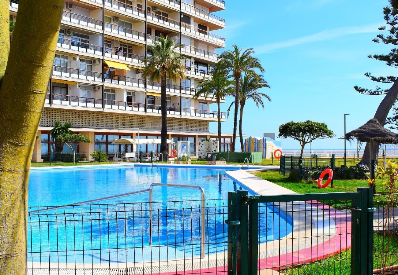 Studio Torremolinos Beachfront Four-Guests Swimming-Pool Easy-Rent-Málaga