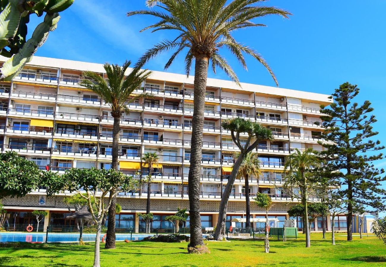 Studio Torremolinos Beachfront Four-Guests Swimming-Pool Easy-Rent-Málaga