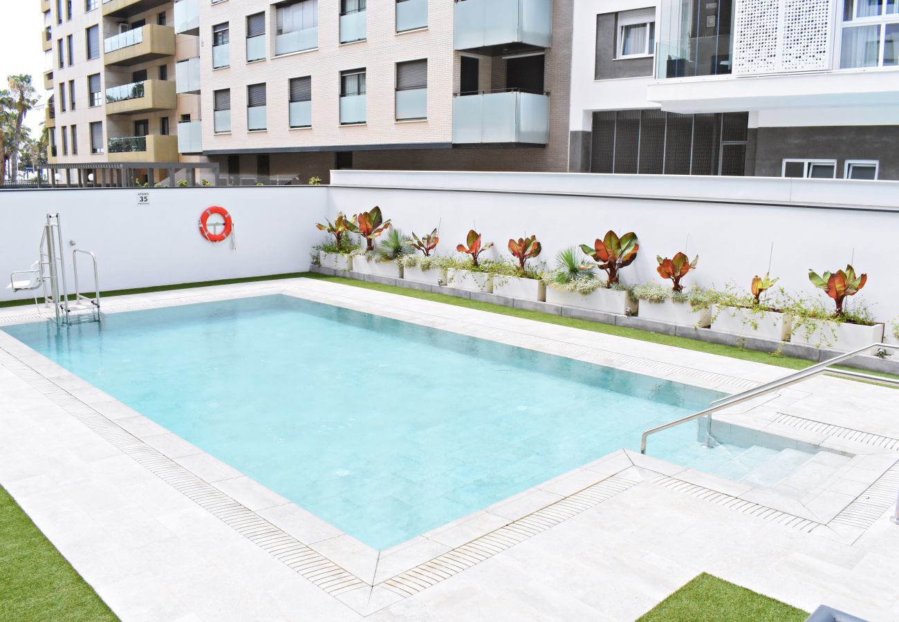 Apartment Malaga Misericordia-beach Six-Guests Easy-Rent-Málaga Saltwater-swimming-pool