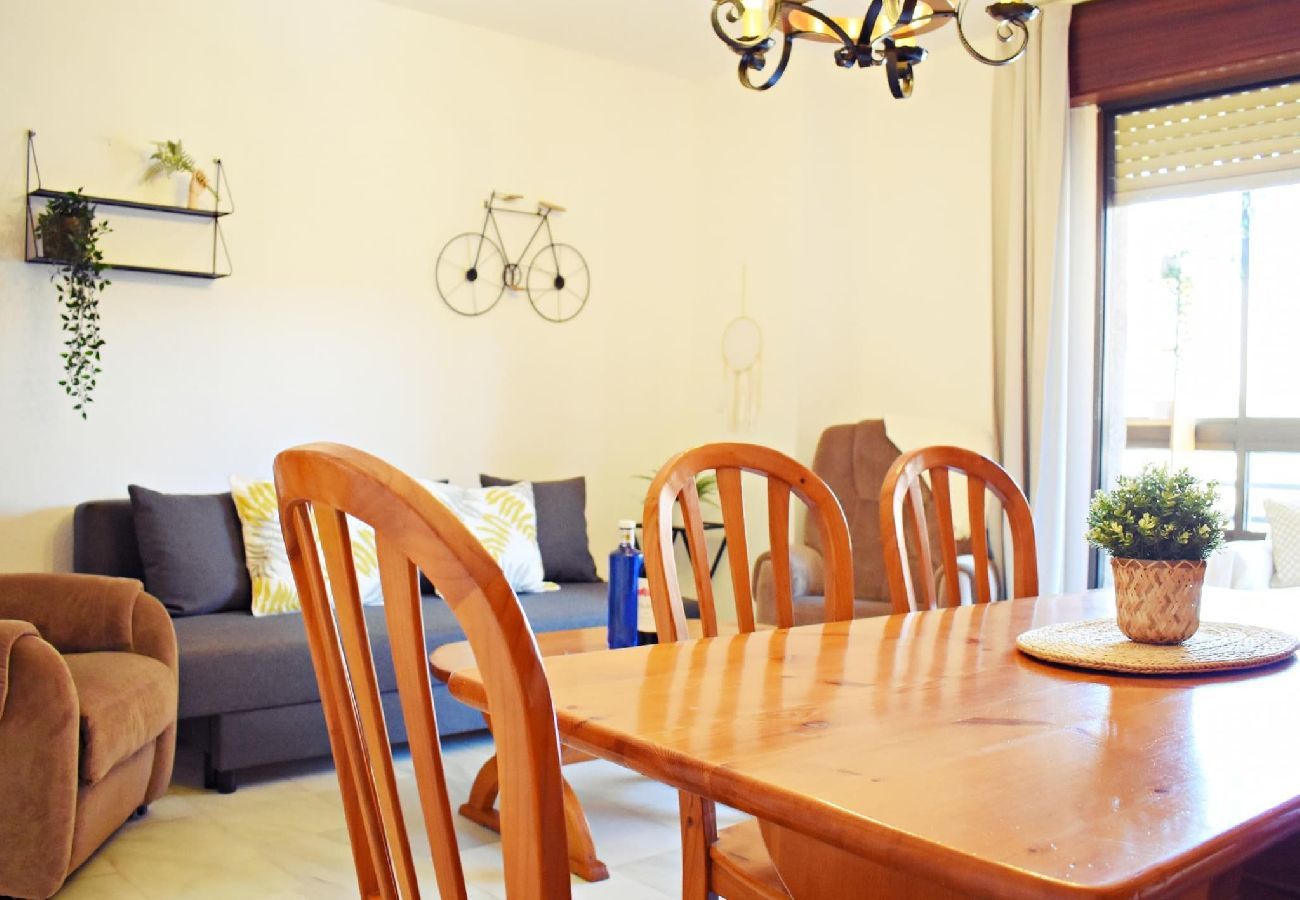 Apartment in Málaga - Spacious holiday flat near the beach in Malaga