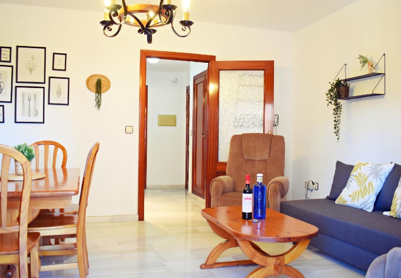 Apartment in Málaga - Spacious holiday flat near the beach in Malaga