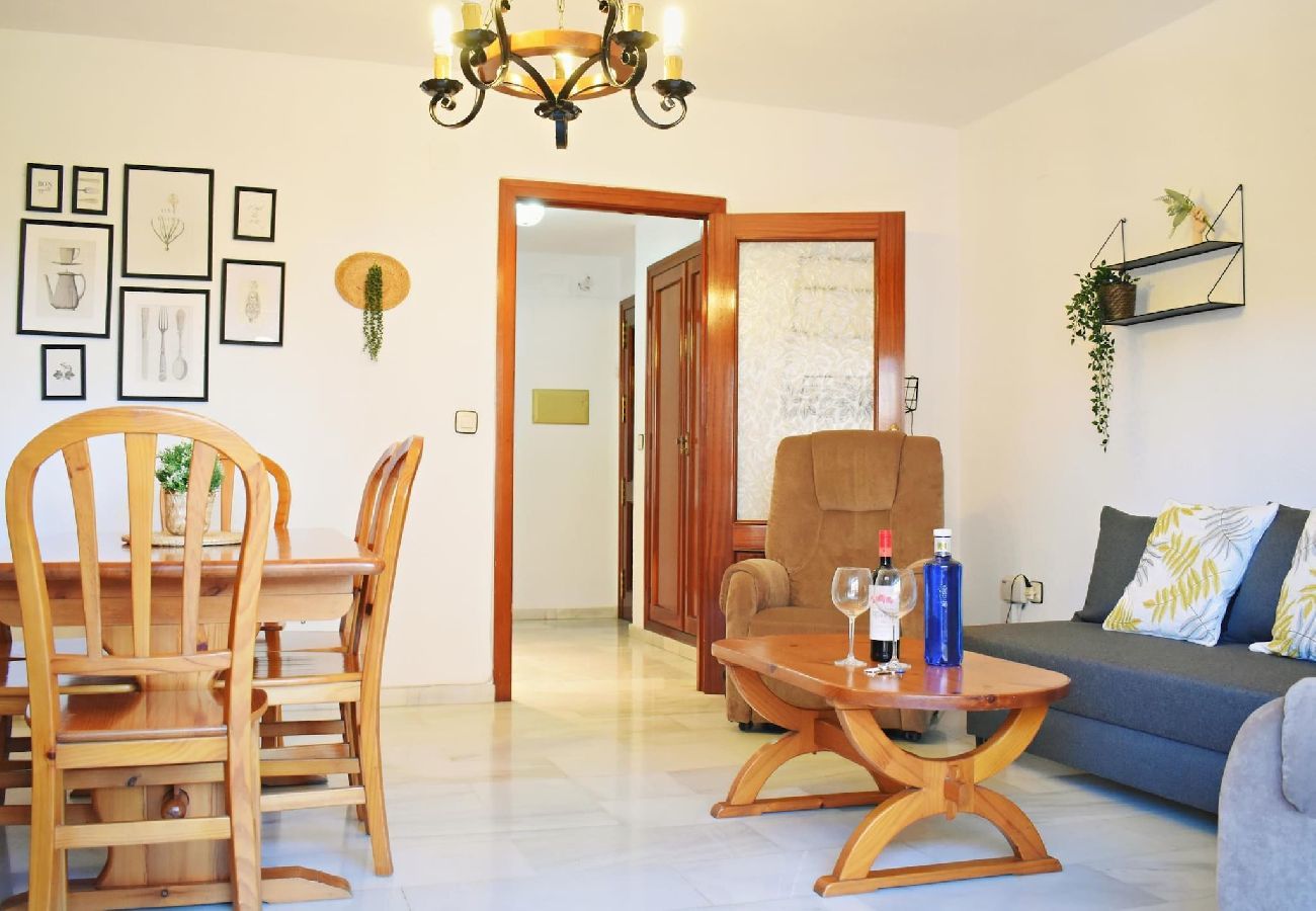 Apartment in Málaga - Spacious holiday flat near the beach in Malaga