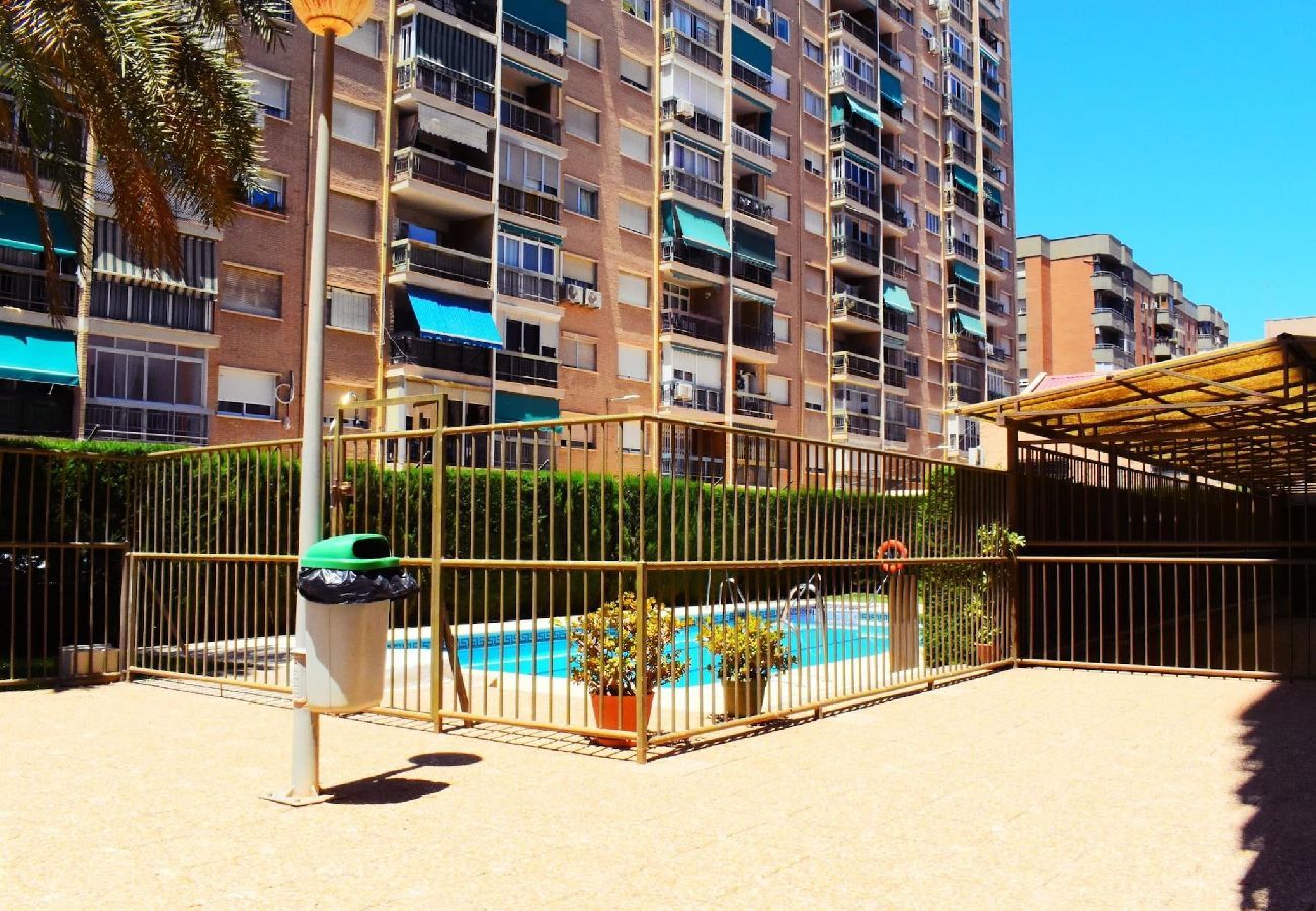 Apartment in Málaga - Spacious holiday flat near the beach in Malaga