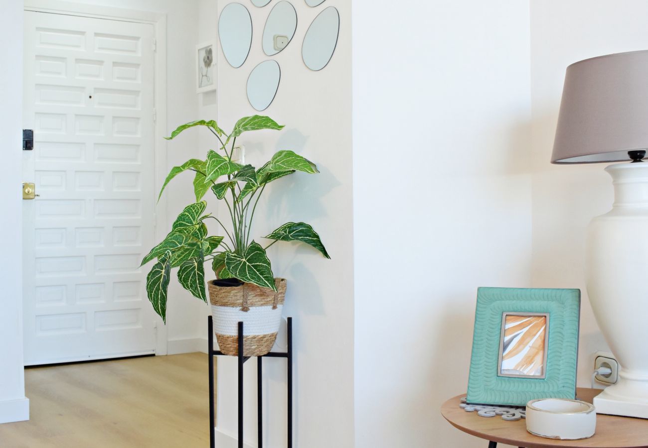 One-bedroom-flat Benalbeach Resort Sea-front Costa-del-Sol Gardens Four-guests