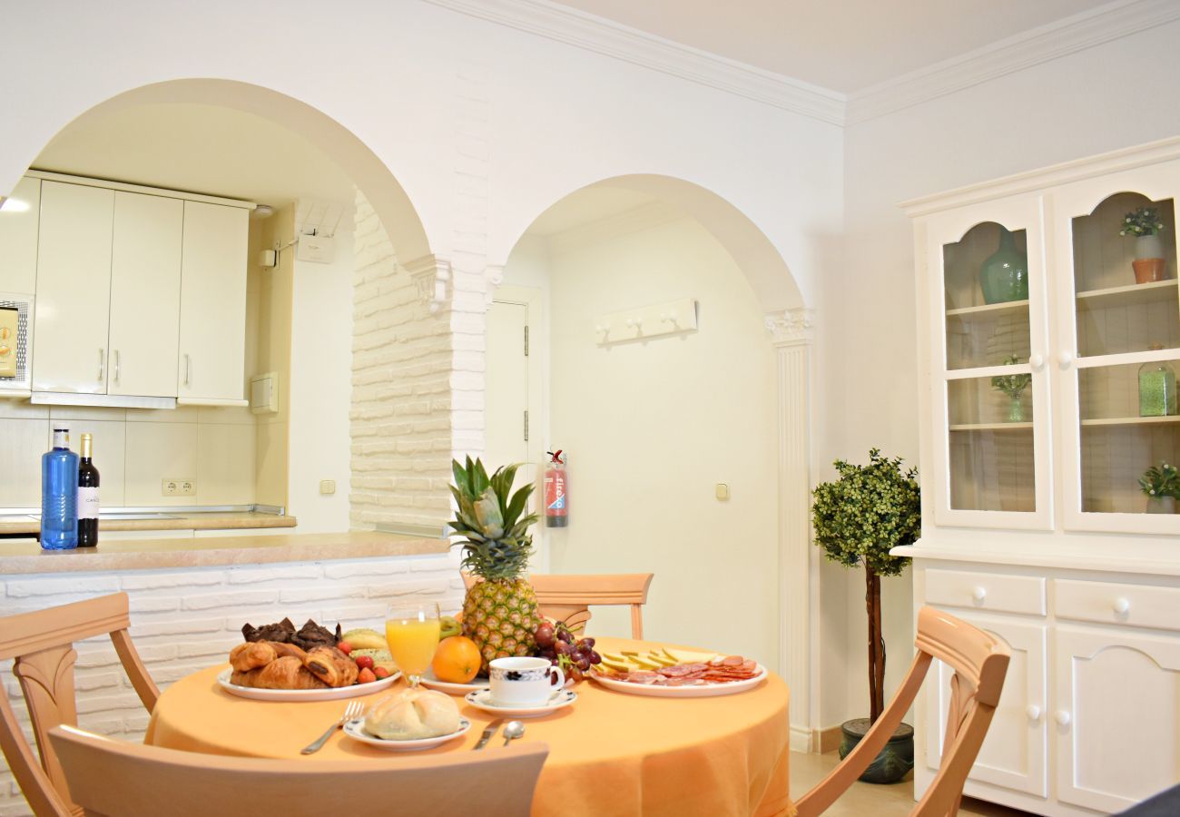 One-bedroom-flat Benalbeach Resort Sea-front Costa-del-Sol Gardens Four-guests