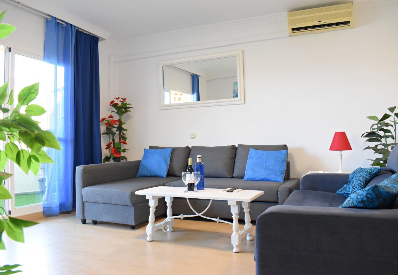 One-bedroom-flat Benalbeach Resort Sea-front Costa-del-Sol Gardens Four-guests
