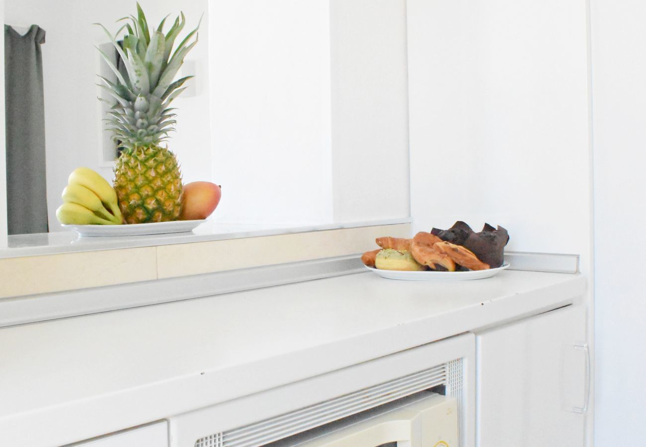 Apartment in Benalmádena - Bright flat in BenalBeach with sea views