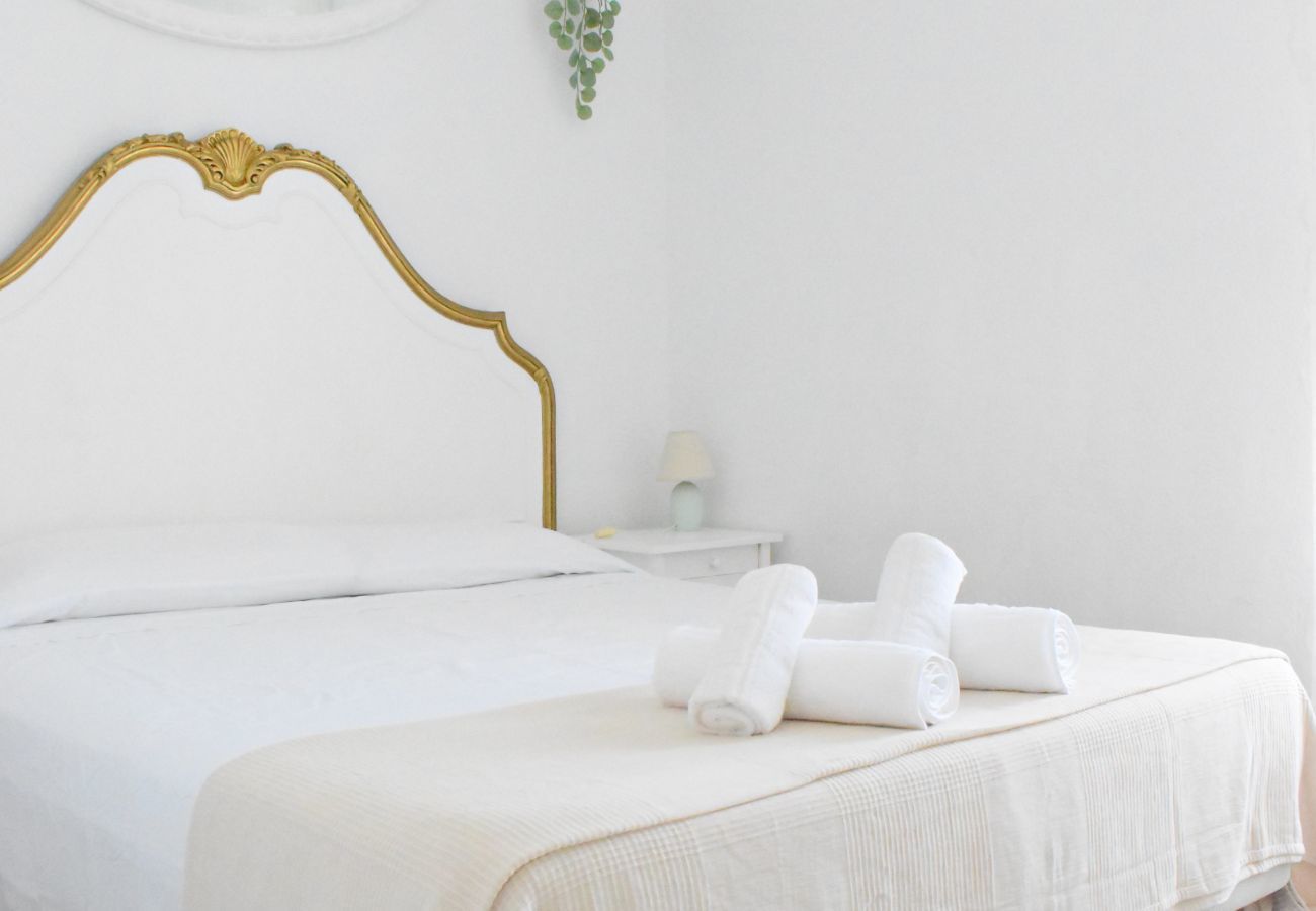 One-bedroom-flat Benalbeach Resort Sea-front Costa-del-Sol Gardens Four-guests