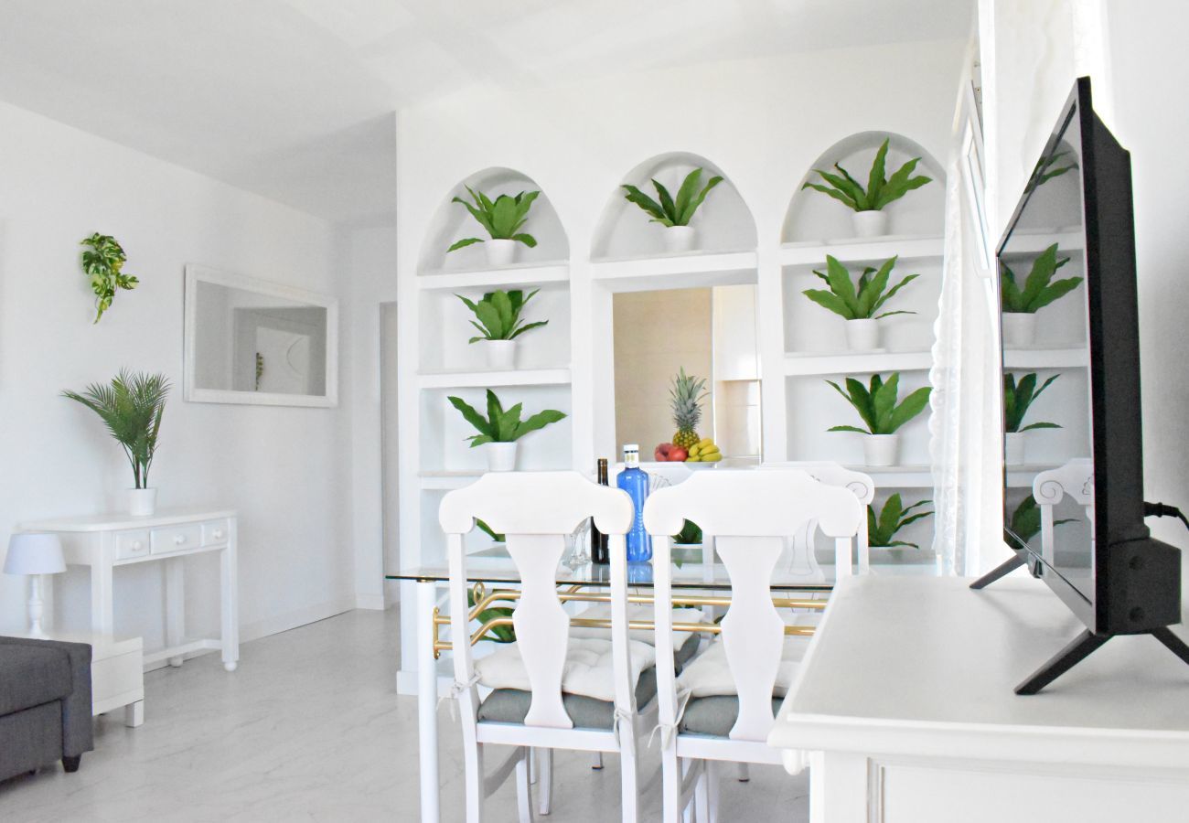One-bedroom-flat Benalbeach Resort Sea-front Costa-del-Sol Gardens Four-guests