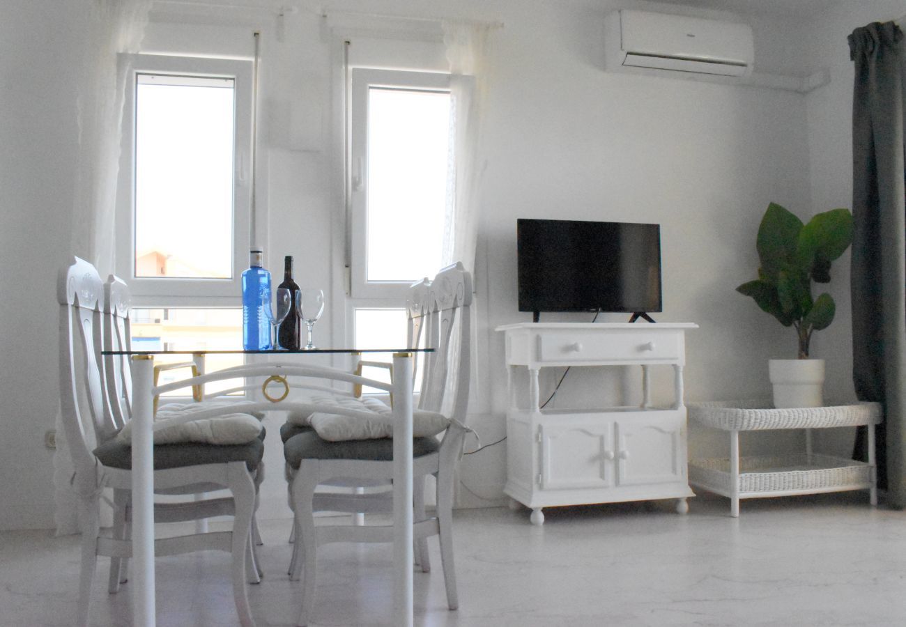 Apartment in Benalmádena - Bright flat in BenalBeach with sea views