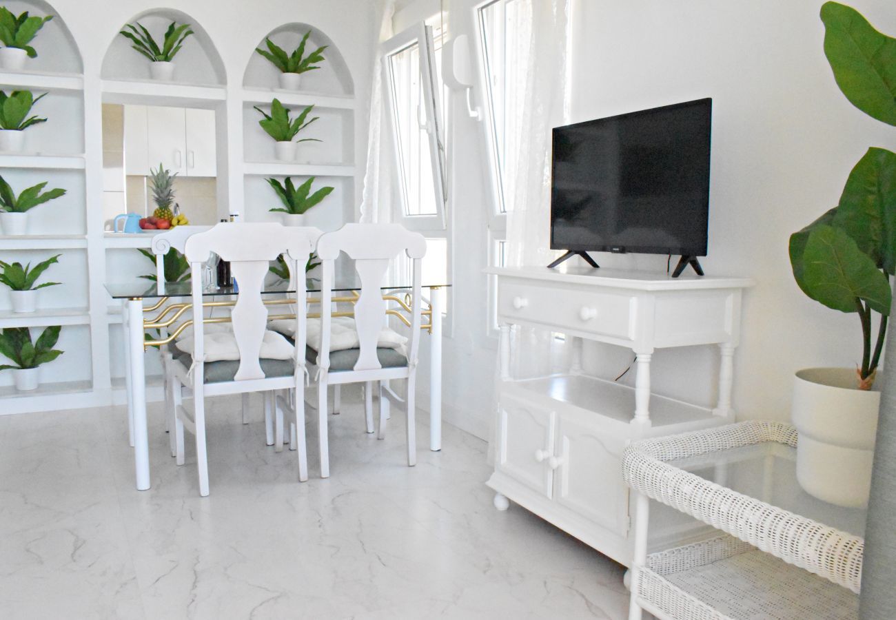 Apartment in Benalmádena - Bright flat in BenalBeach with sea views