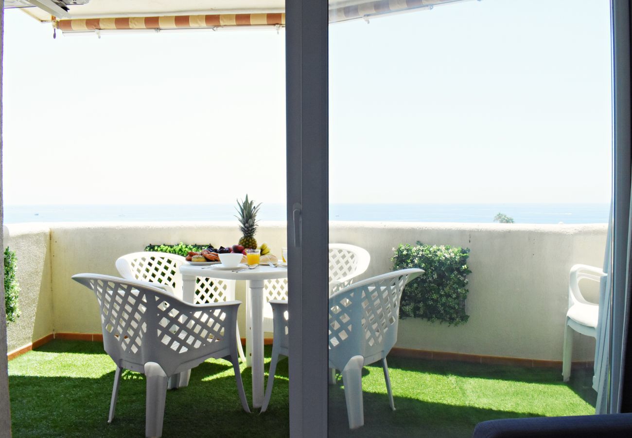 Apartment in Benalmádena - Bright flat in BenalBeach with sea views