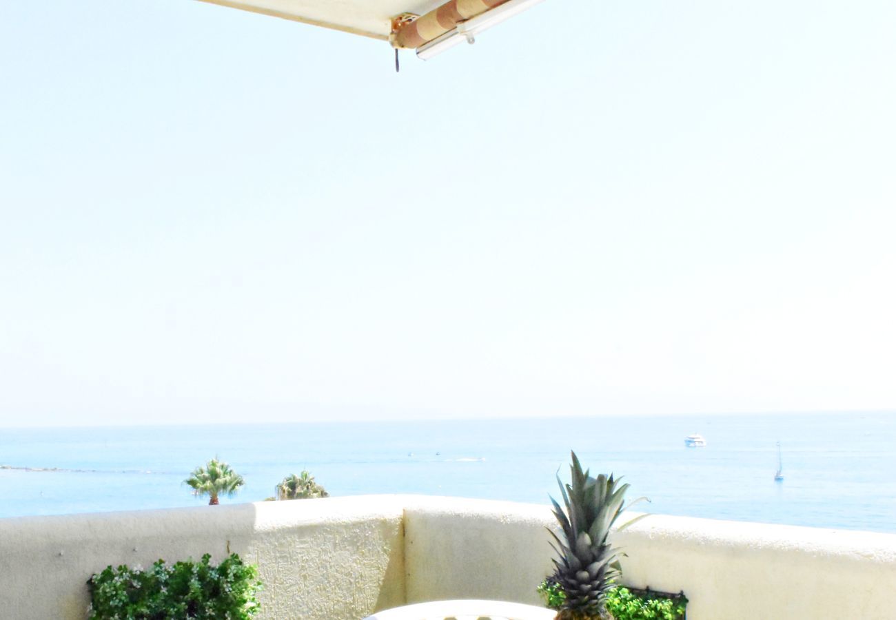 Apartment in Benalmádena - Bright flat in BenalBeach with sea views
