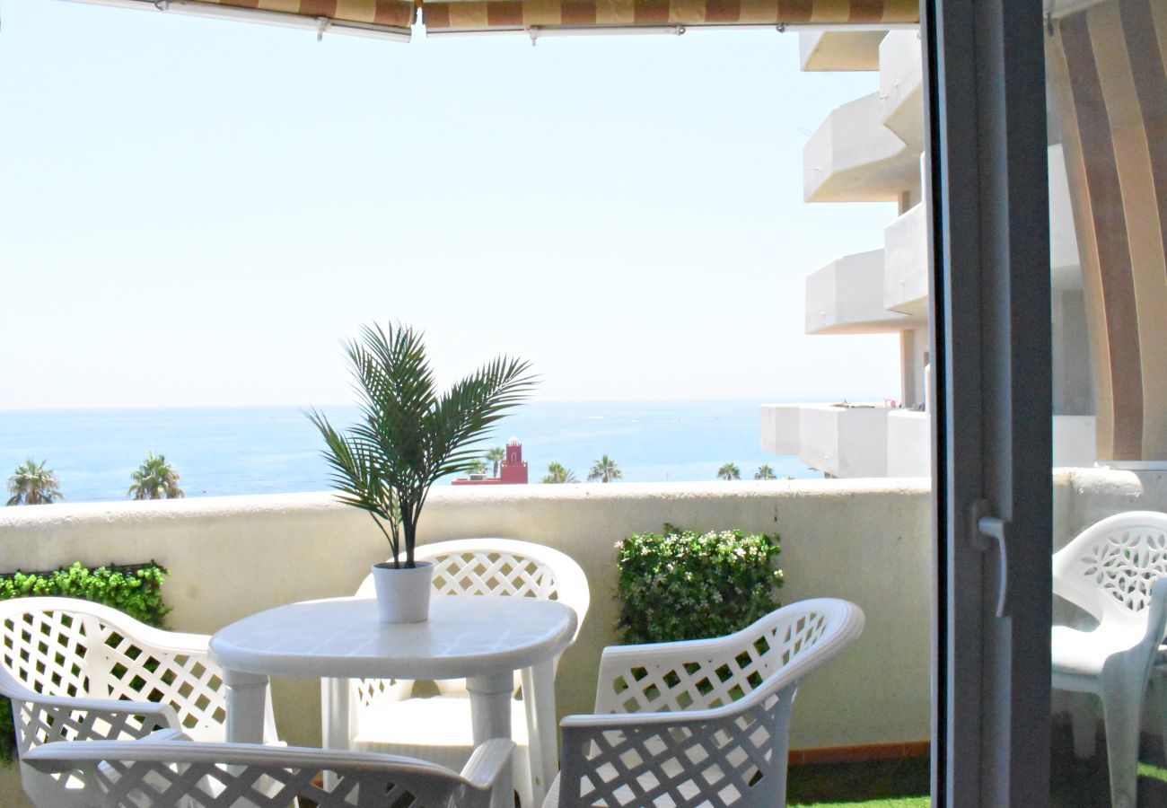 Apartment in Benalmádena - Bright flat in BenalBeach with sea views