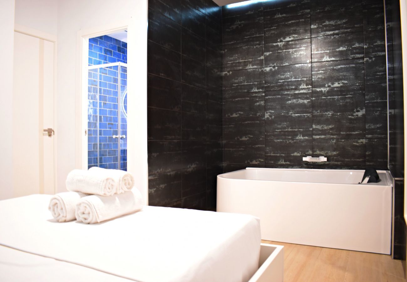 Apartment in Benalmádena - Precioso apartamento de dos dormitorios con jacuzzi en Benalmádena