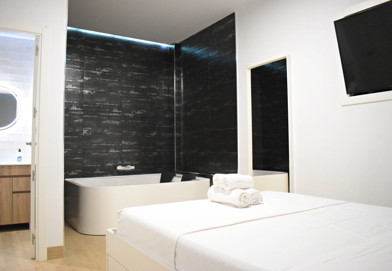 Apartment in Benalmádena - Precioso apartamento de dos dormitorios con jacuzzi en Benalmádena