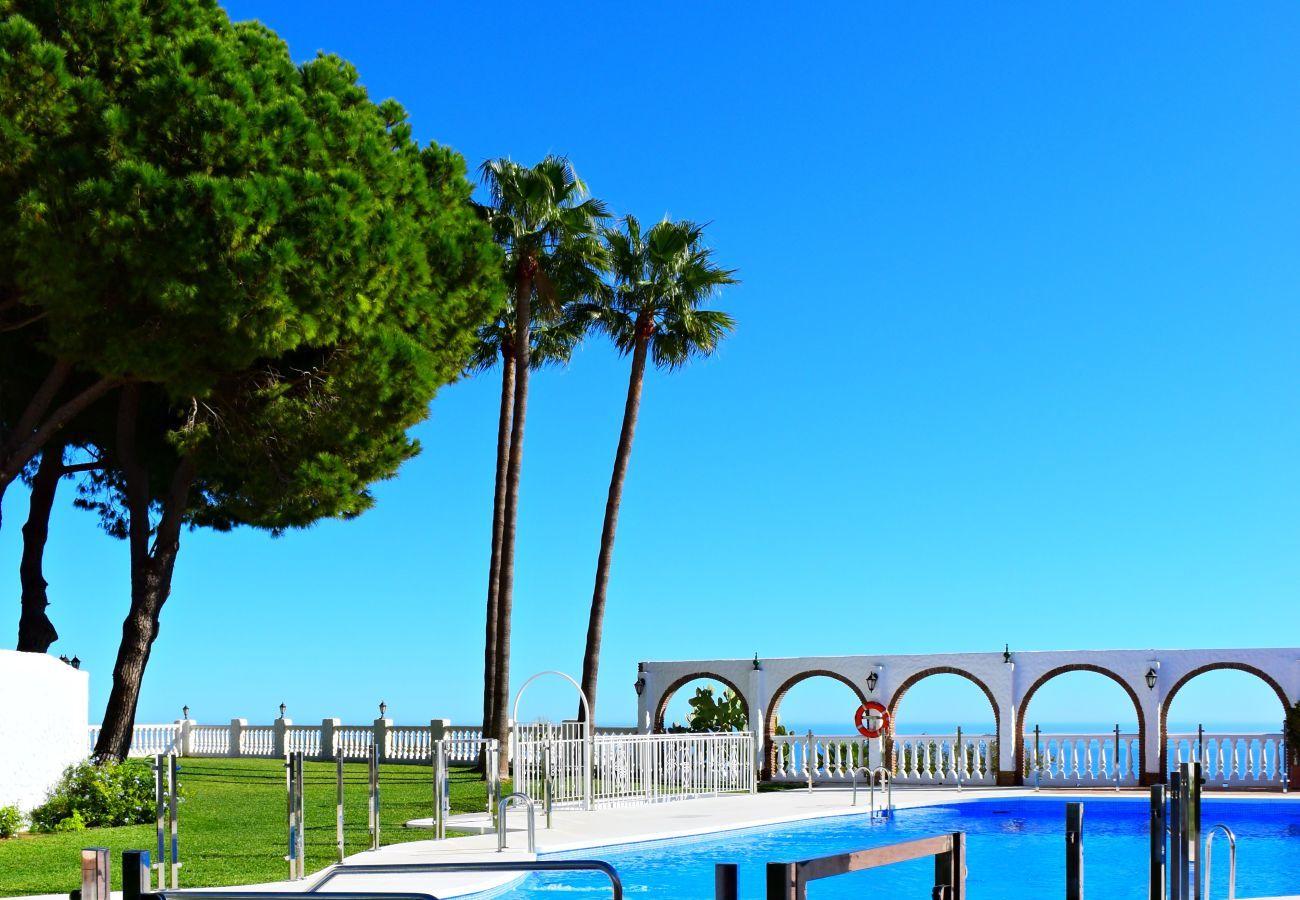 Apartment in Benalmádena - Precioso apartamento de dos dormitorios con jacuzzi en Benalmádena